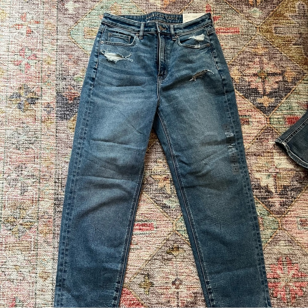 NWT AMERICAN EAGLE MOM STRAIGHT JEAN
